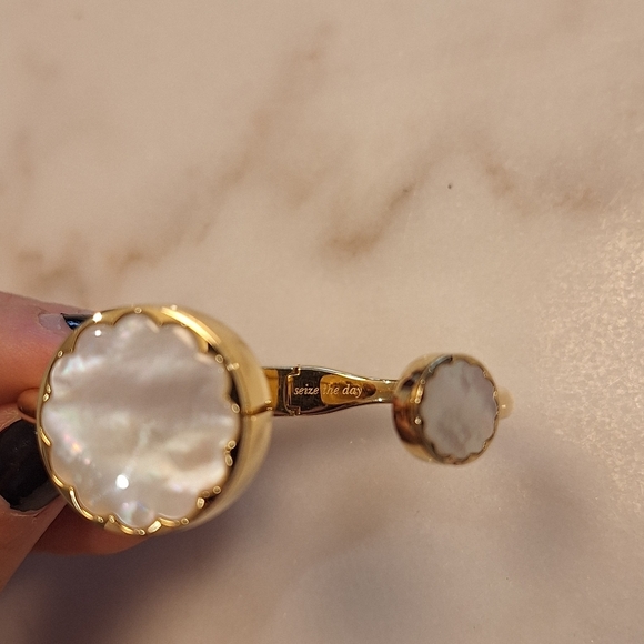 NWOT Kate Spade New York Gold Scallop Bangle Mother Of Pearl Accents - Picture 4 of 4